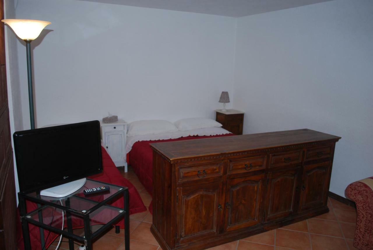 Parte Di Casa Con Giardino E Piscina Villa ปิเอตราซานตา ภายนอก รูปภาพ