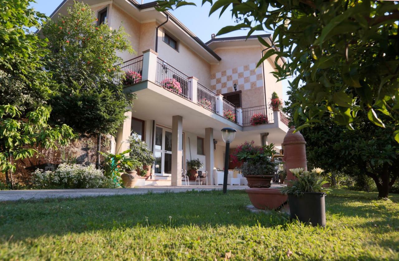 Parte Di Casa Con Giardino E Piscina Villa ปิเอตราซานตา ภายนอก รูปภาพ