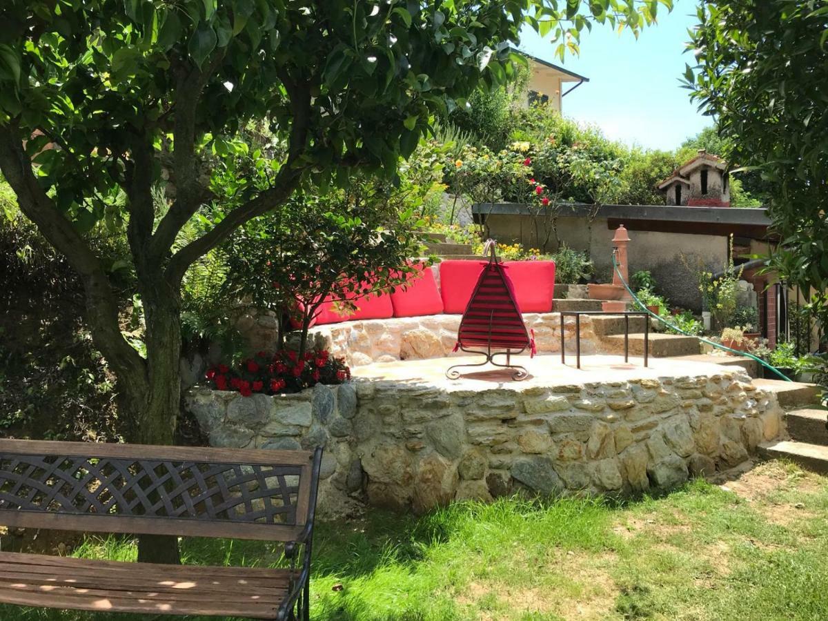 Parte Di Casa Con Giardino E Piscina Villa ปิเอตราซานตา ภายนอก รูปภาพ